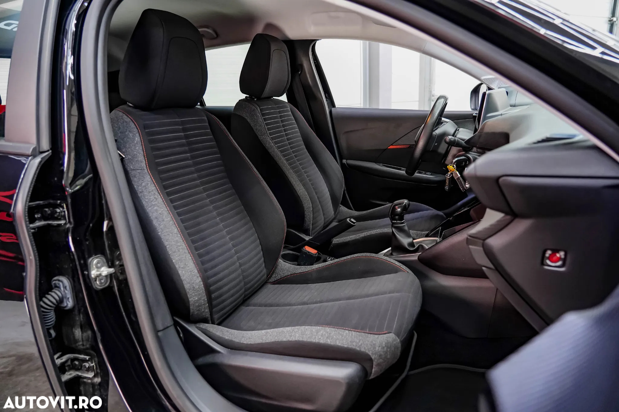 Peugeot 208 1.2 L PureTech STT Active - 7