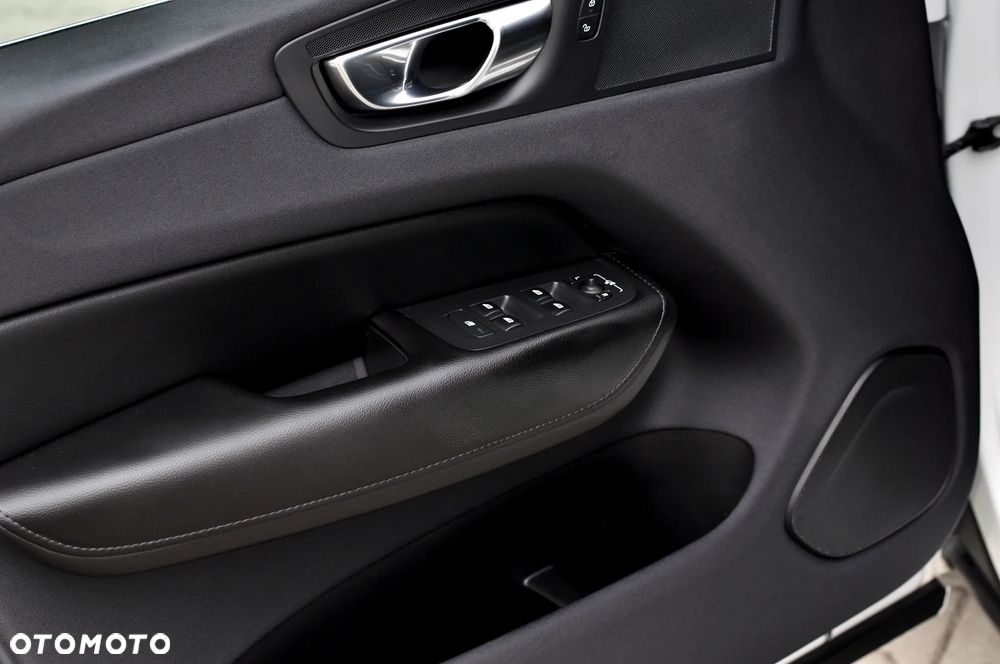 Volvo XC 60 B4 B Geartronic Momentum Pro - 18