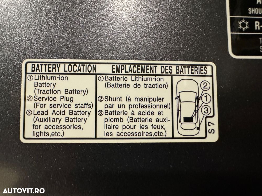 Toyota RAV4 2.5 4x4 Hybrid Team Deutschland - 34
