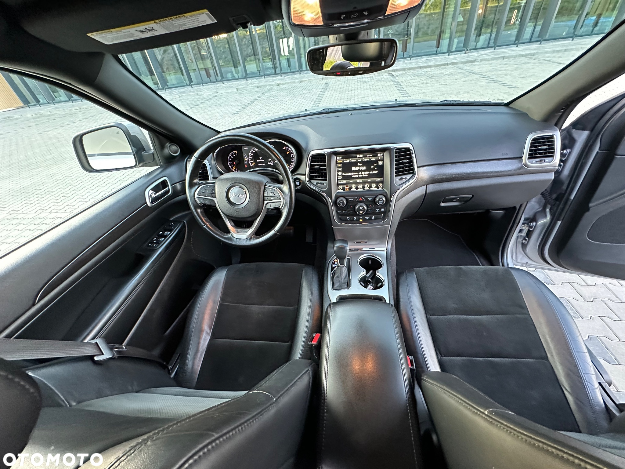 Jeep Grand Cherokee - 30
