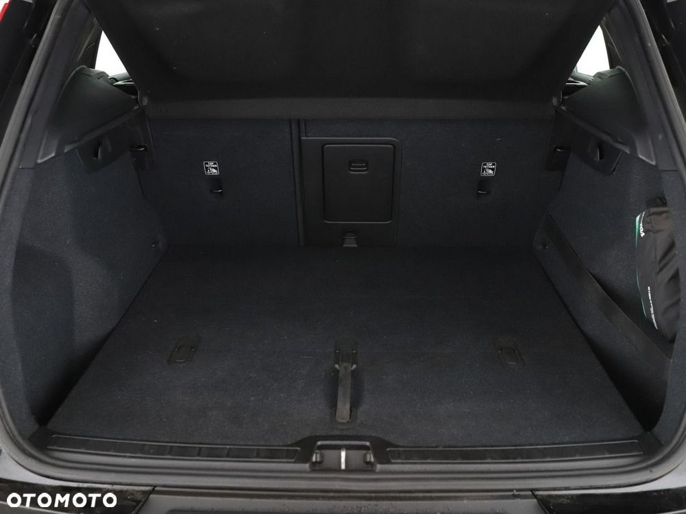 Volvo XC 40 D4 AWD Momentum Pro - 21