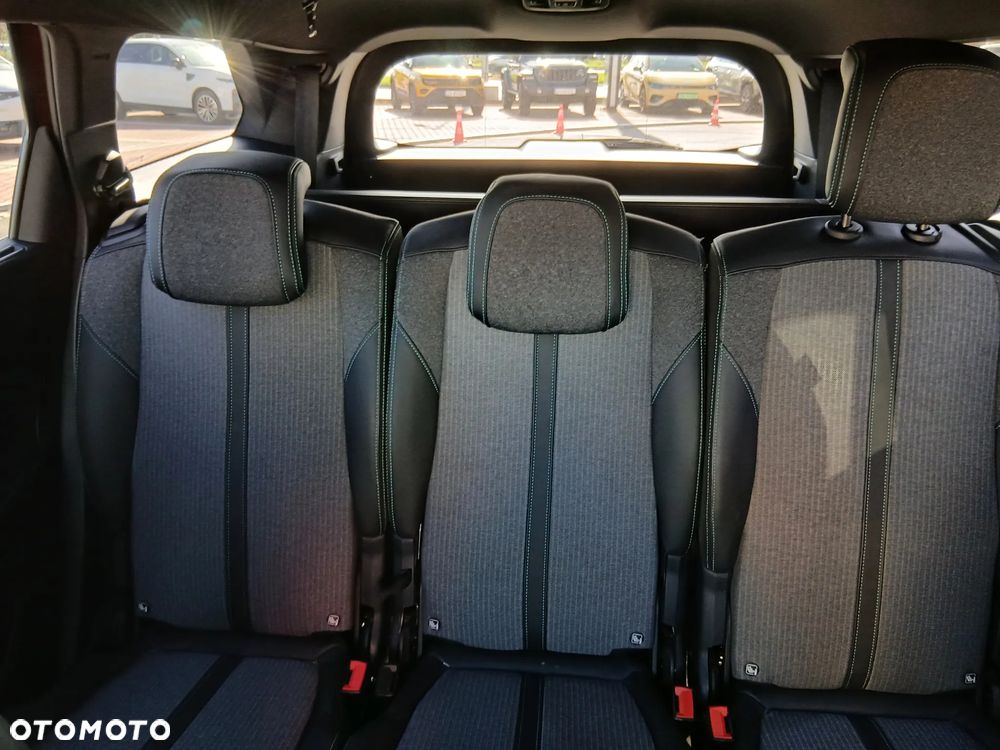 Peugeot 5008 1.2 PureTech mHEV Allure Pack S&S e-DCS6 - 28
