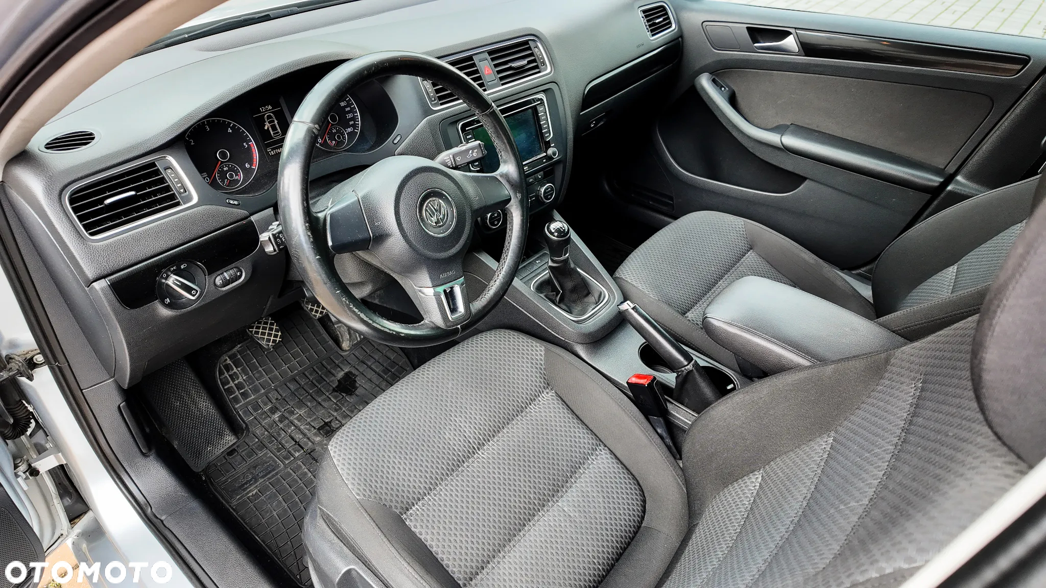 Volkswagen Jetta 1.6 TDI Highline - 14