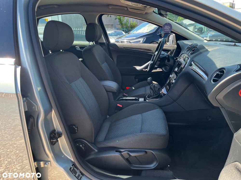 Ford Mondeo 2.0 Ghia - 30