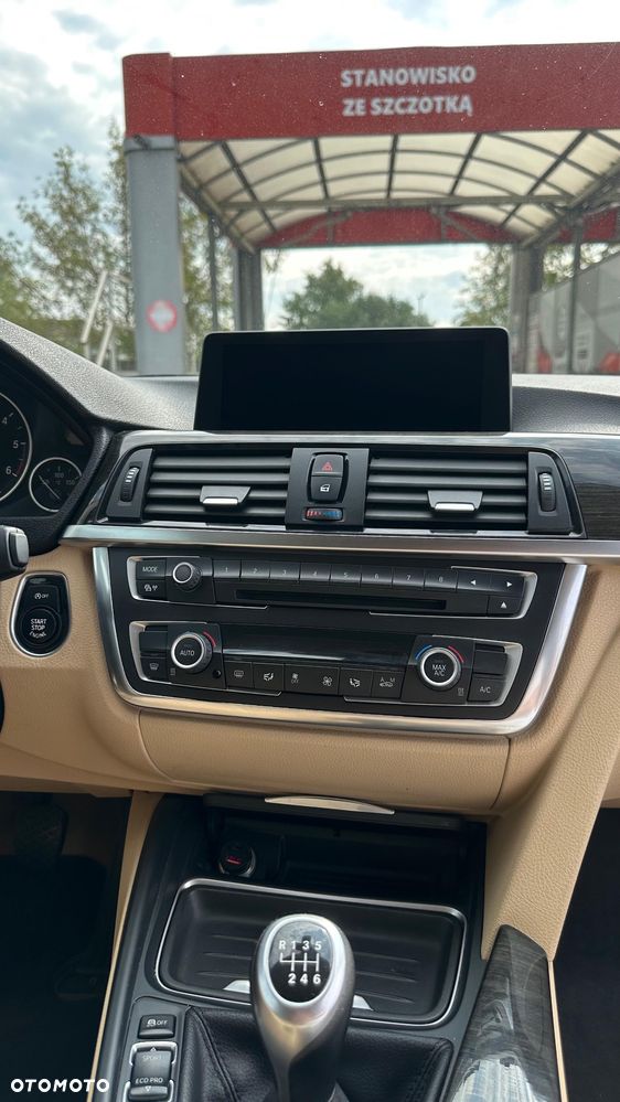 BMW Seria 3 318d Luxury Line - 10