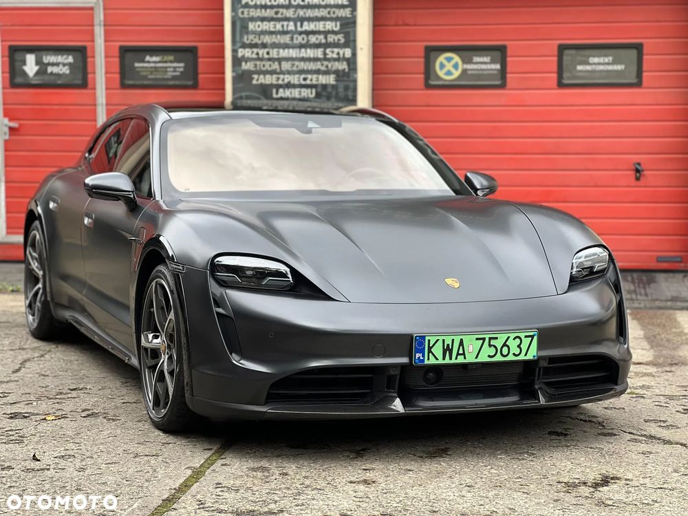 Porsche Taycan GTS Sport Turismo - 1