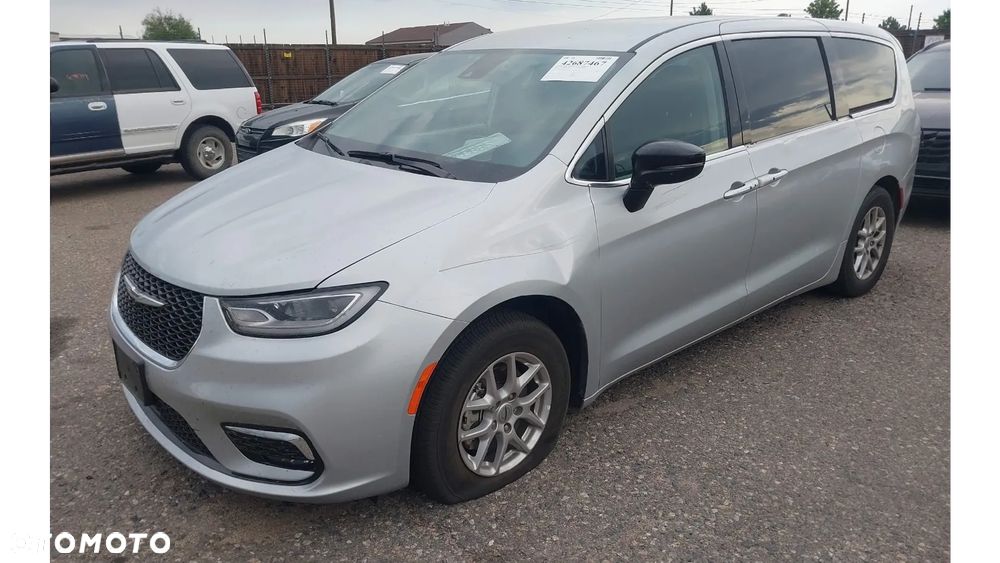 Chrysler Pacifica - 5