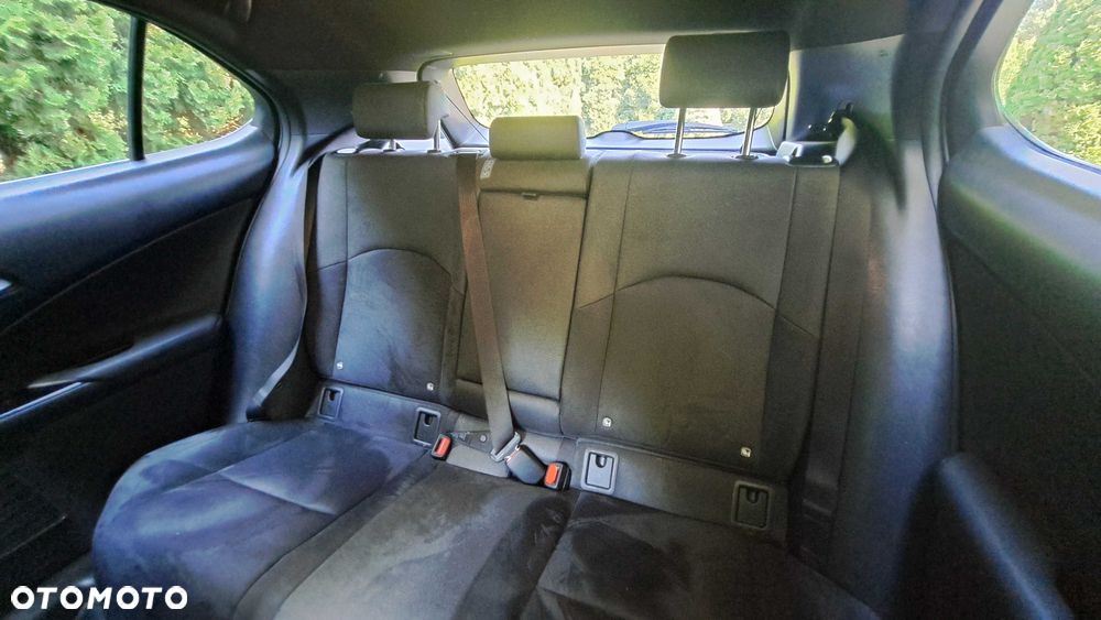 Lexus UX - 8