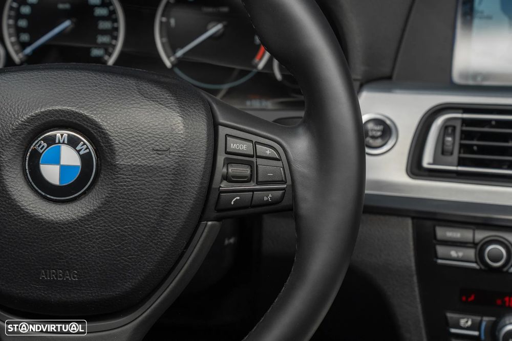 BMW 740 d Pack M - 12