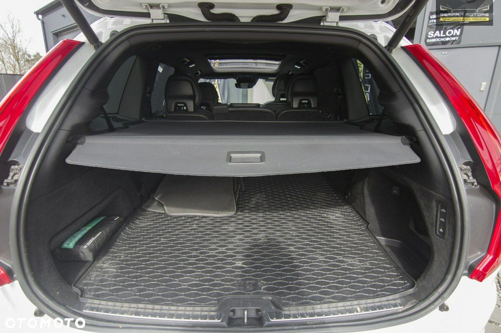 Volvo XC 90 D5 AWD R-Design 7os - 38