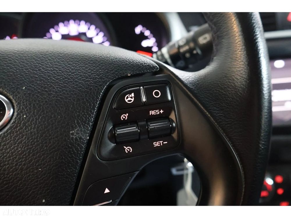 Kia Ceed - 10