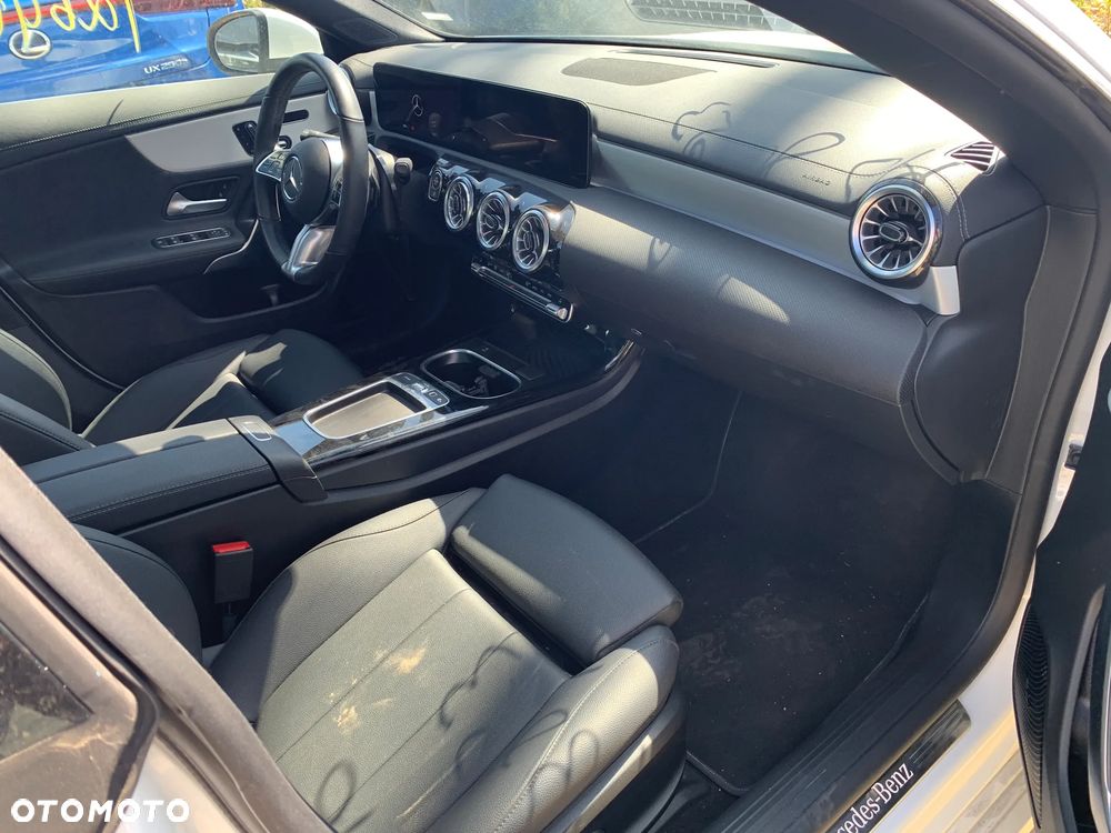 Mercedes-Benz CLA 250 4Matic 8G-DCT AMG Line Advanced Plus - 17