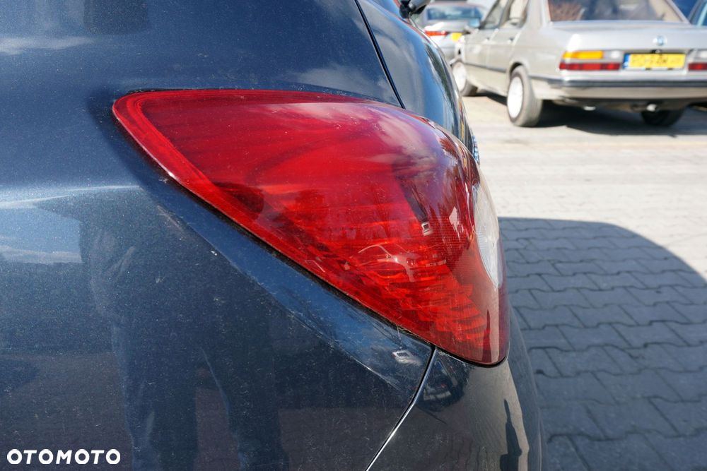 LAMPA TYLNA LEWA CORSA D IV 3D HB  OPEL 2006-2011 - 2
