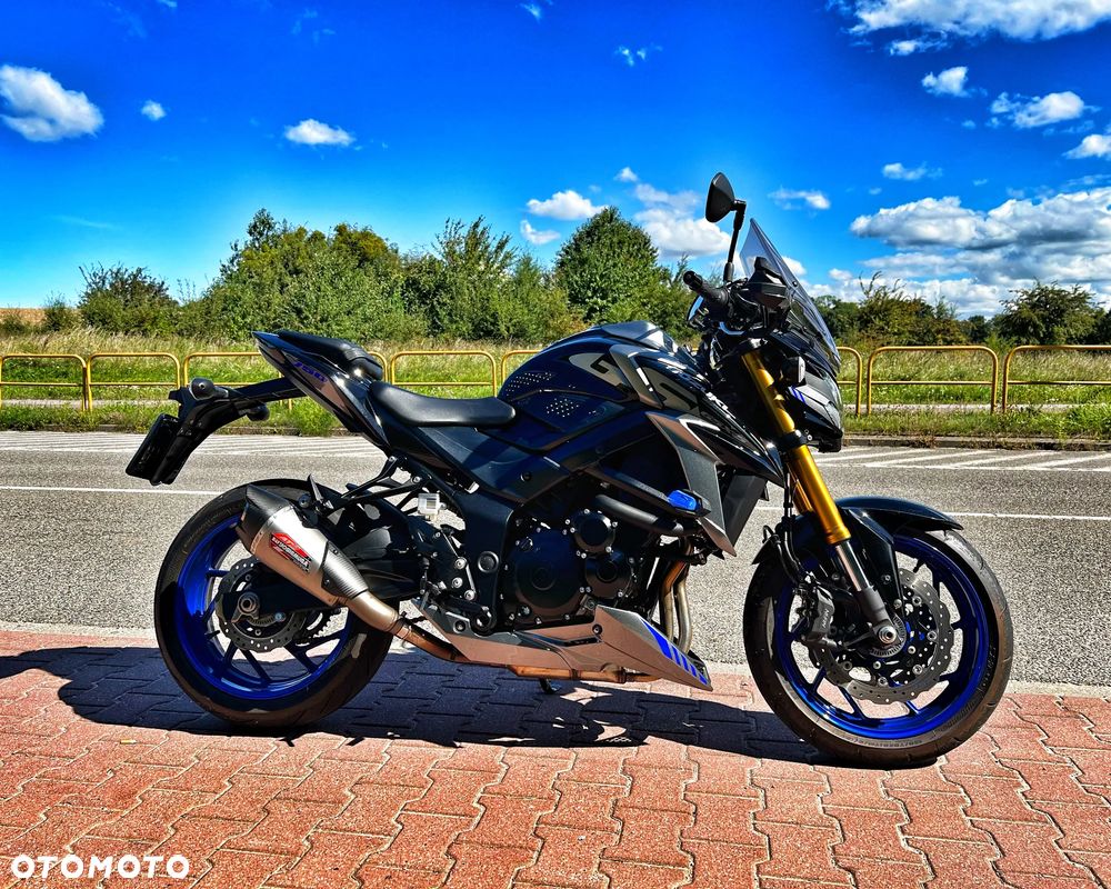 Suzuki GSX - 2