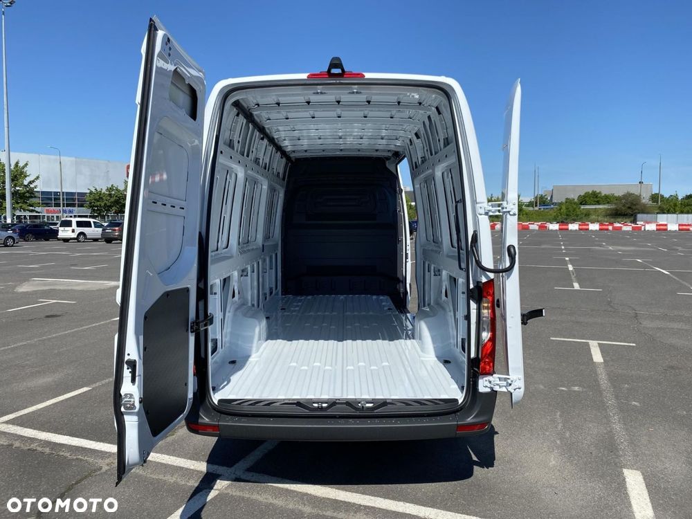 Mercedes-Benz Sprinter - 20