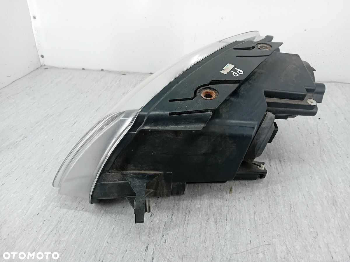 LAMPA PRZÓD PRAWA VW PASSAT B6 - 6