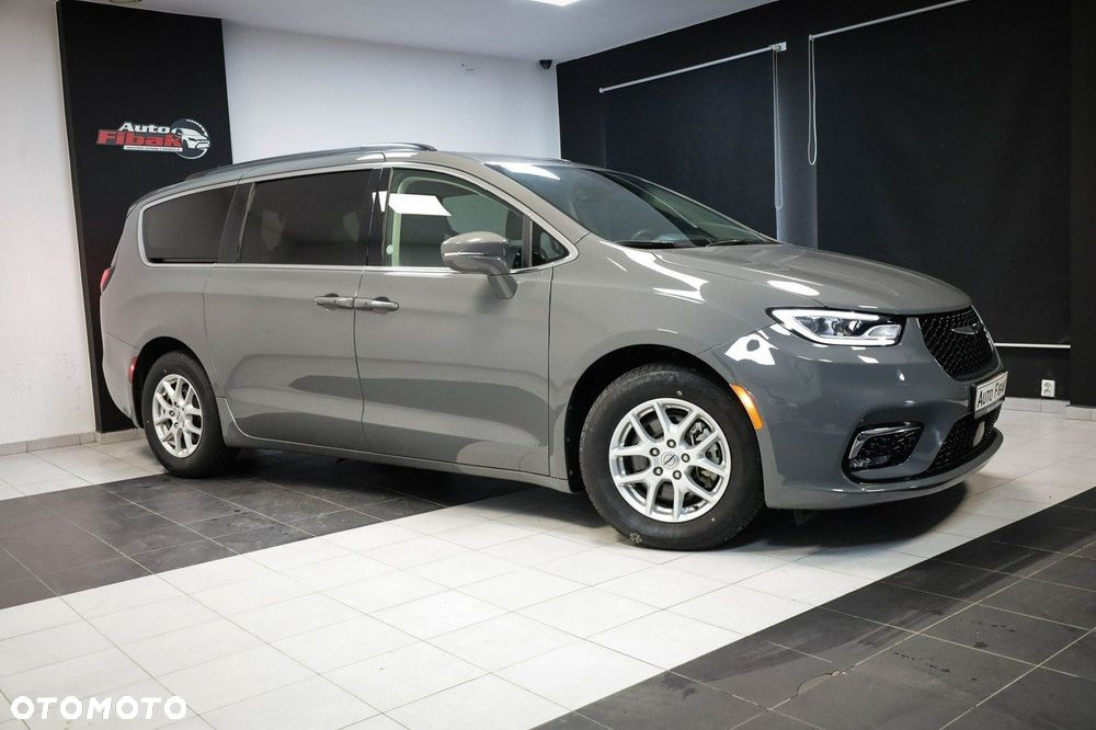 Chrysler Pacifica - 4