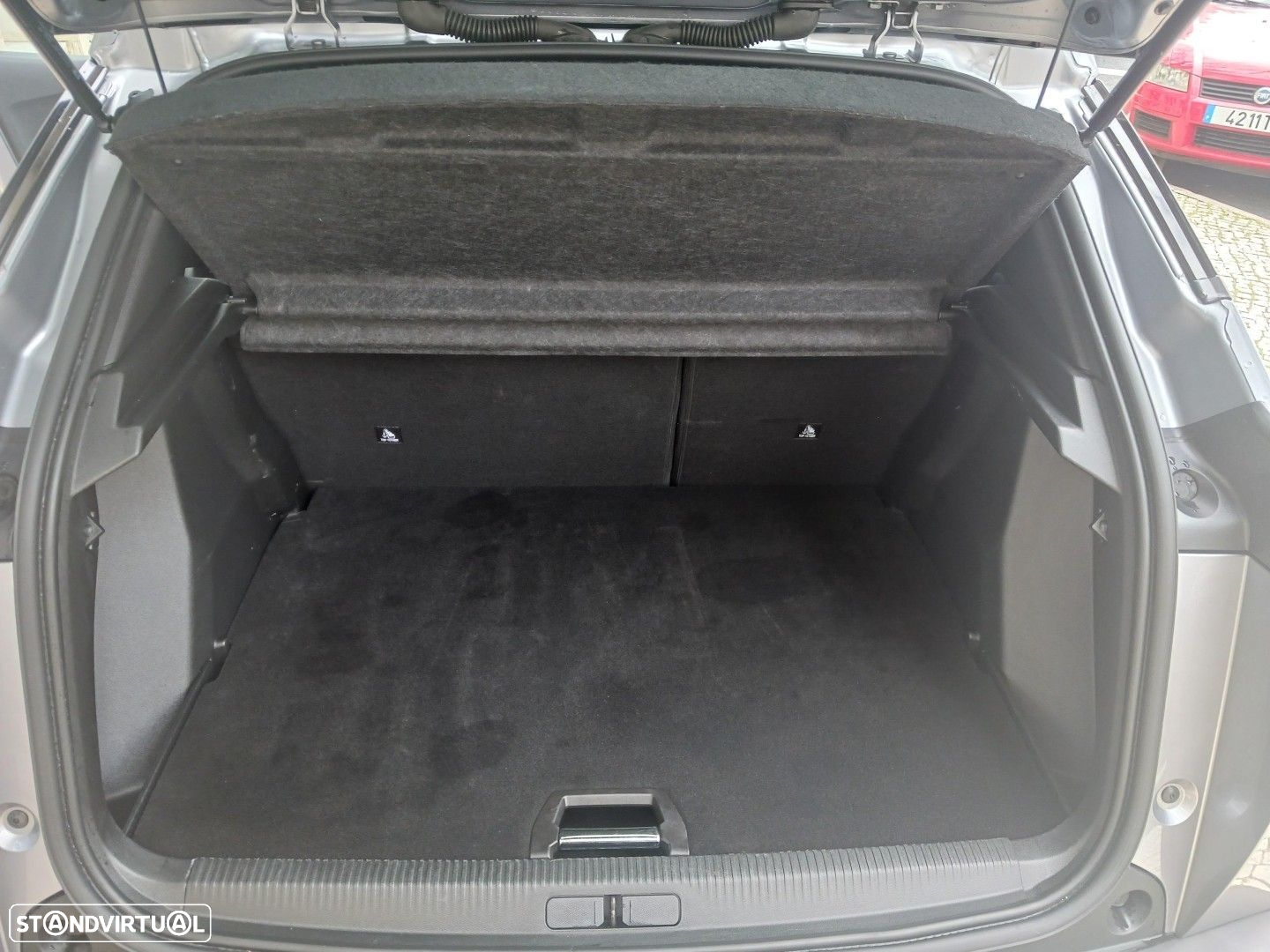 Peugeot 2008 1.2 PureTech Allure EAT8 - 31