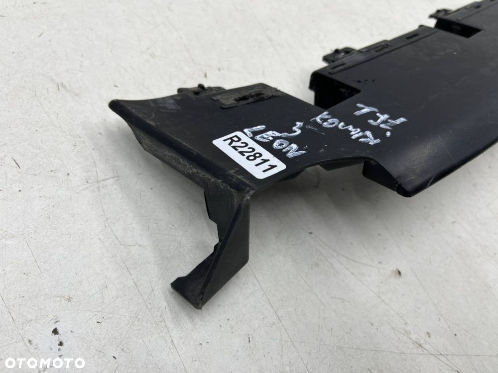 Ślizg Seat Leon III 5f KOMBI 12-16r. tylne środkowe GÓRNE mocowanie wspornik uchwyt zderzaka - 8