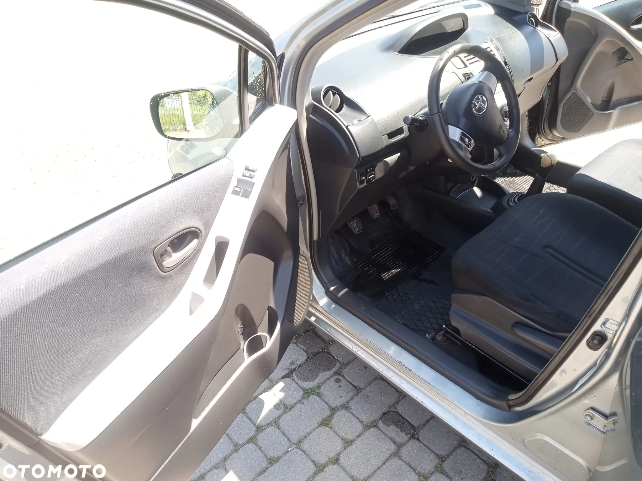Toyota Yaris - 10