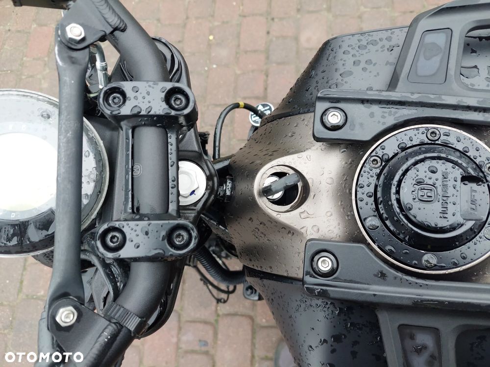 Husqvarna Svartpilen - 11