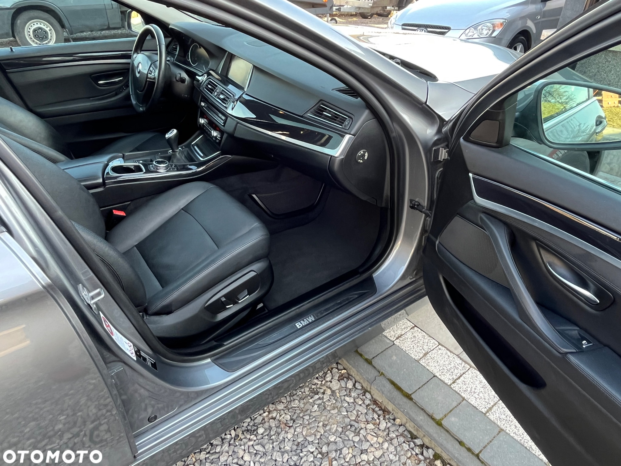 BMW Seria 5 520d Sport Line - 12