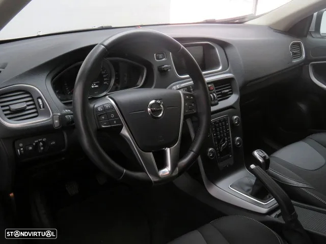 Volvo V40 2.0 D3 Momentum - 10