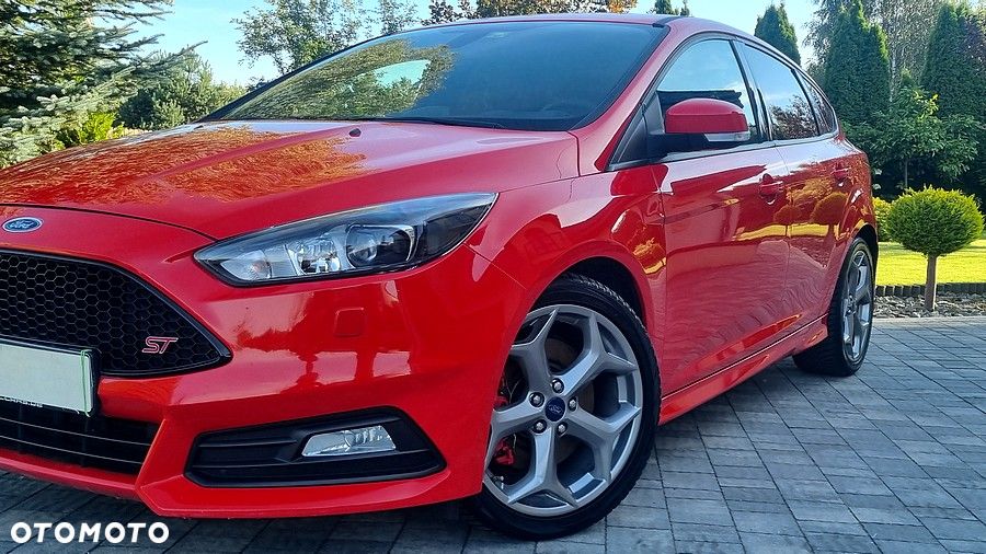 Ford Focus 2.0 EcoBoost ST mit Leder-Sport-Paket - 17