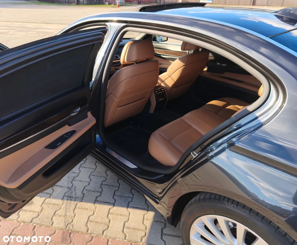 BMW Seria 7 750Li - 22