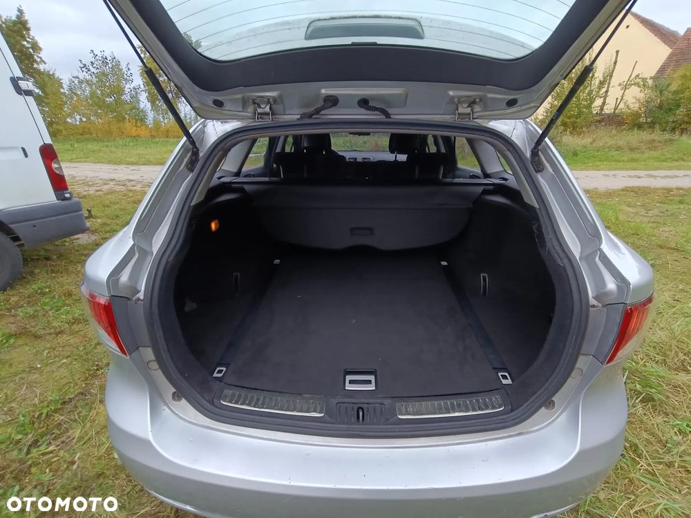 Toyota Avensis 1.6 Active - 17