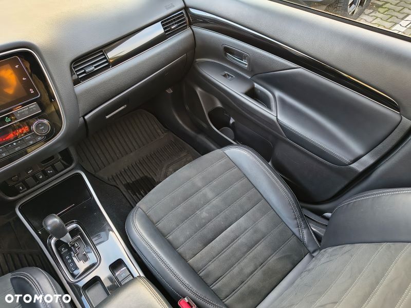 Mitsubishi Outlander - 19