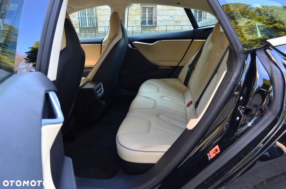 Tesla Model S - 15