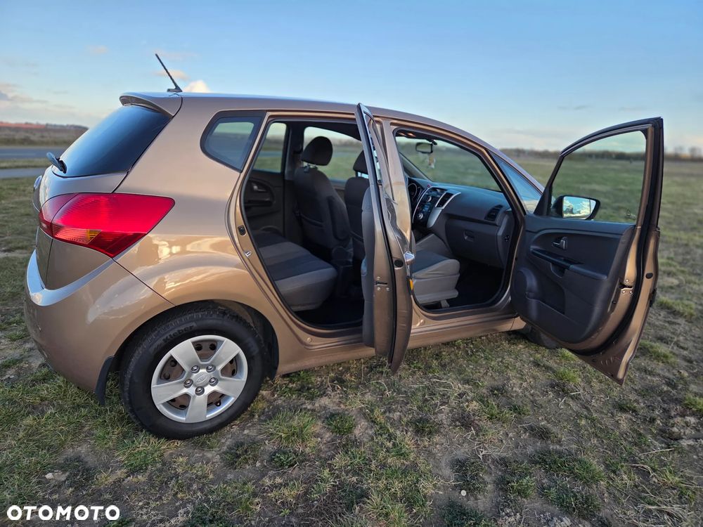Kia Venga - 27