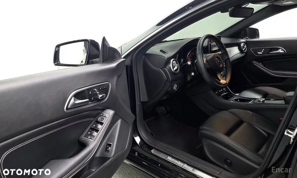 Mercedes-Benz CLA - 23