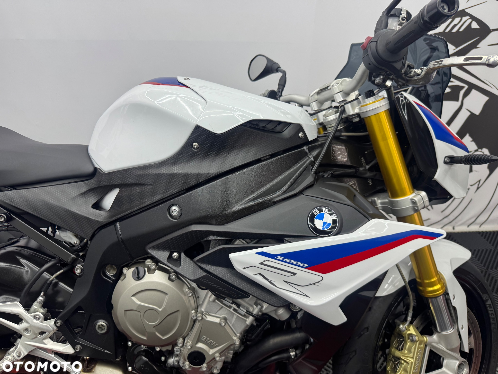 BMW S - 32