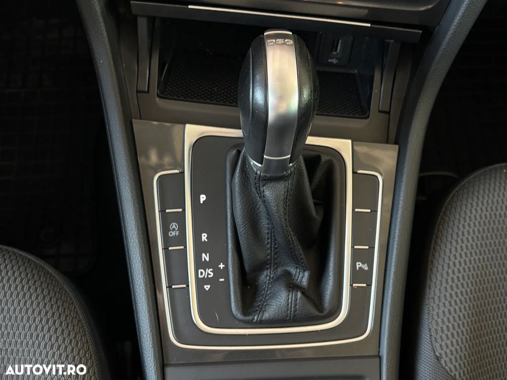 Volkswagen Golf 1.0 TSI DSG Comfortline - 26