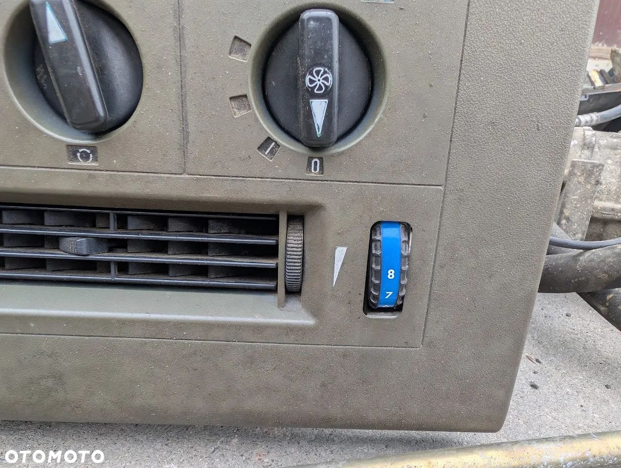 Zestaw oryginalnej klimatyzacji Mercedes Vario kompresor instalcja skraplacz przowody sterowanie nagrzewnica - 1