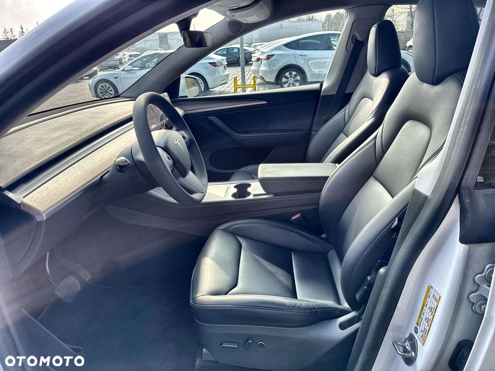 Tesla Y Long Range AWD - 10