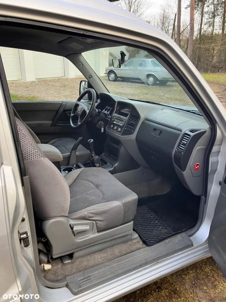 Mitsubishi PAJERO - 2