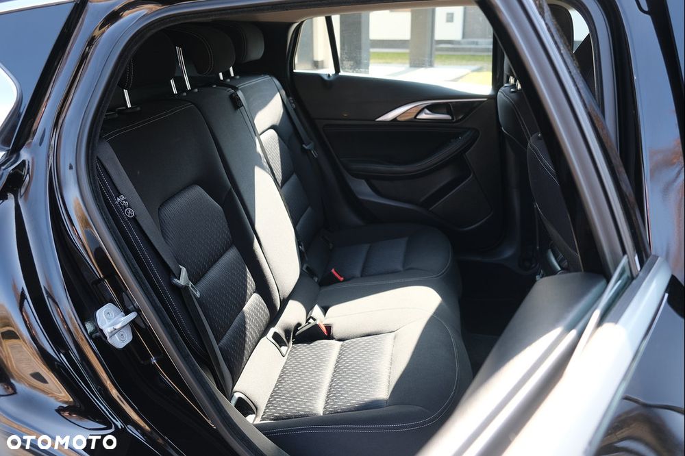 Infiniti Q30 - 36