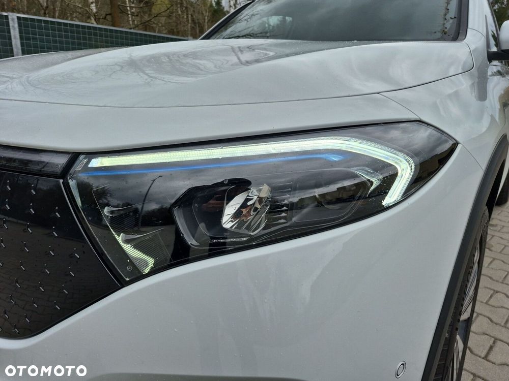 Mercedes-Benz EQB - 10