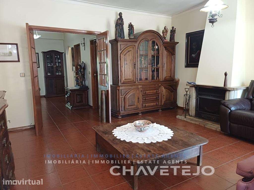 Apartamento T3 com Garagem e Sótão | Localização Central e Tranquil... - Grande imagem: 5/40