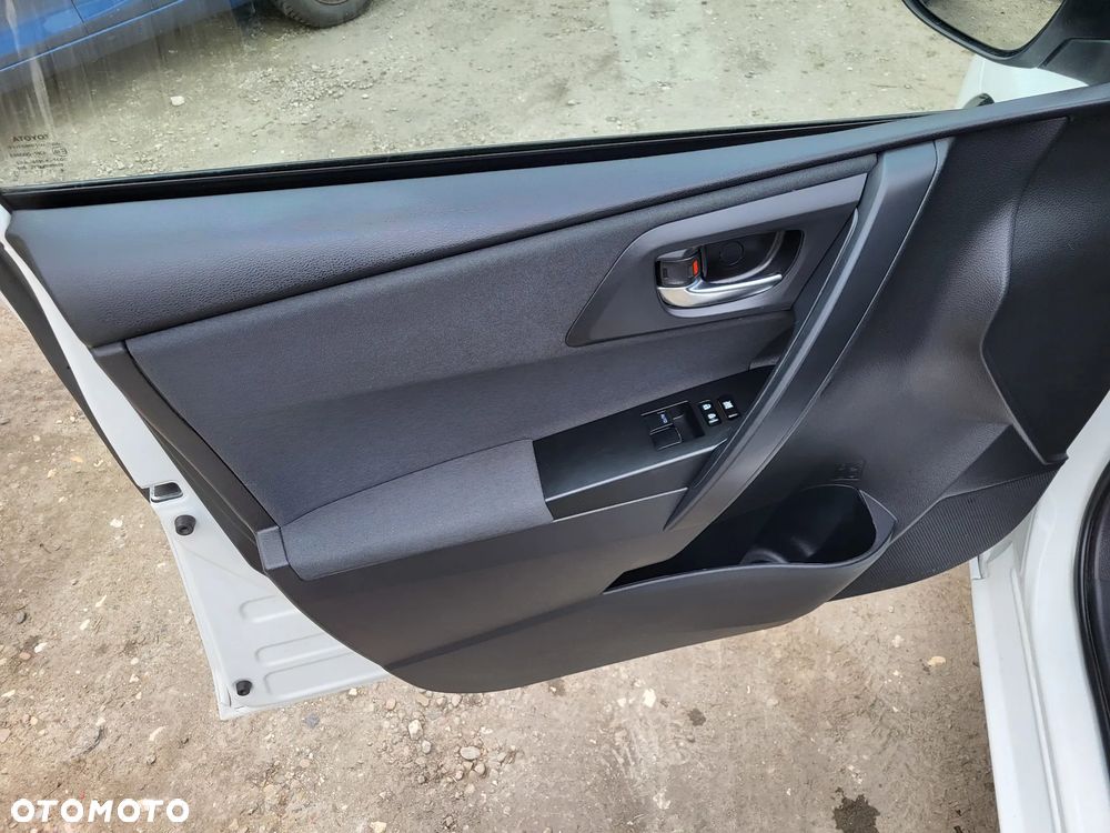 Toyota Auris 1.33 Dual-VVT-i Cool - 11