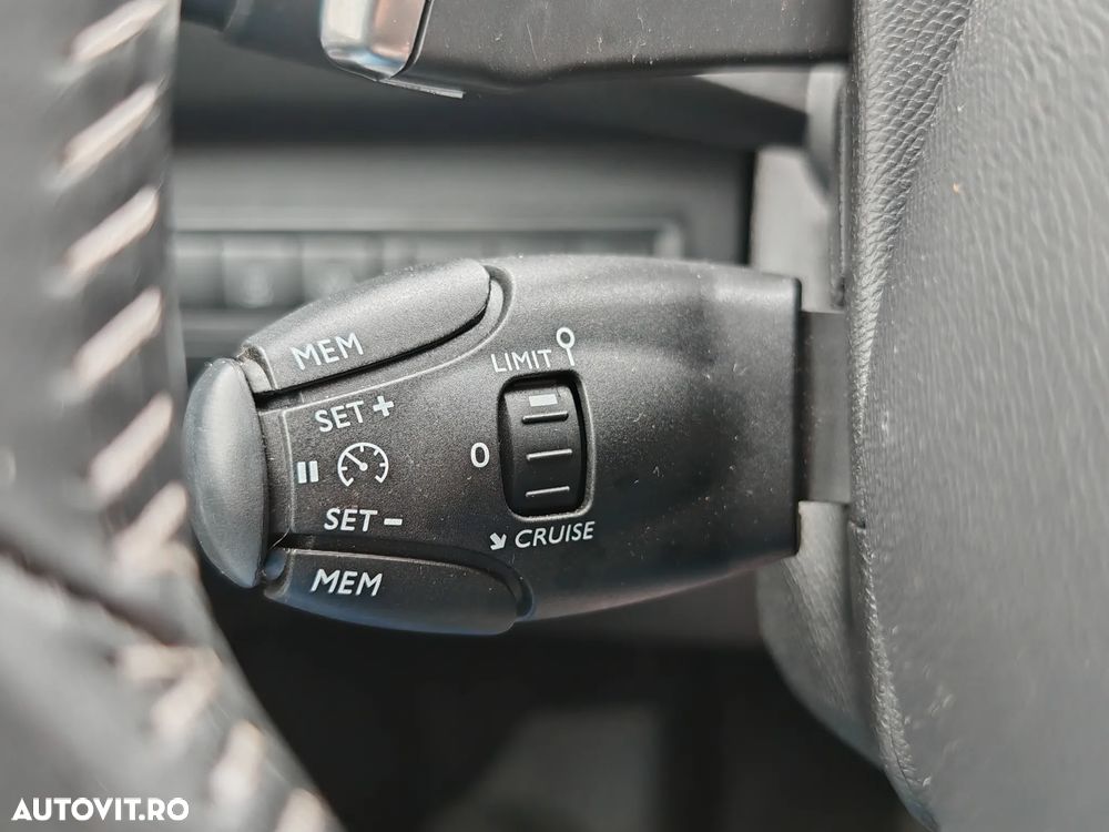 Peugeot 308 1.2 L PureTech Turbo S&S Active Aut. - 23