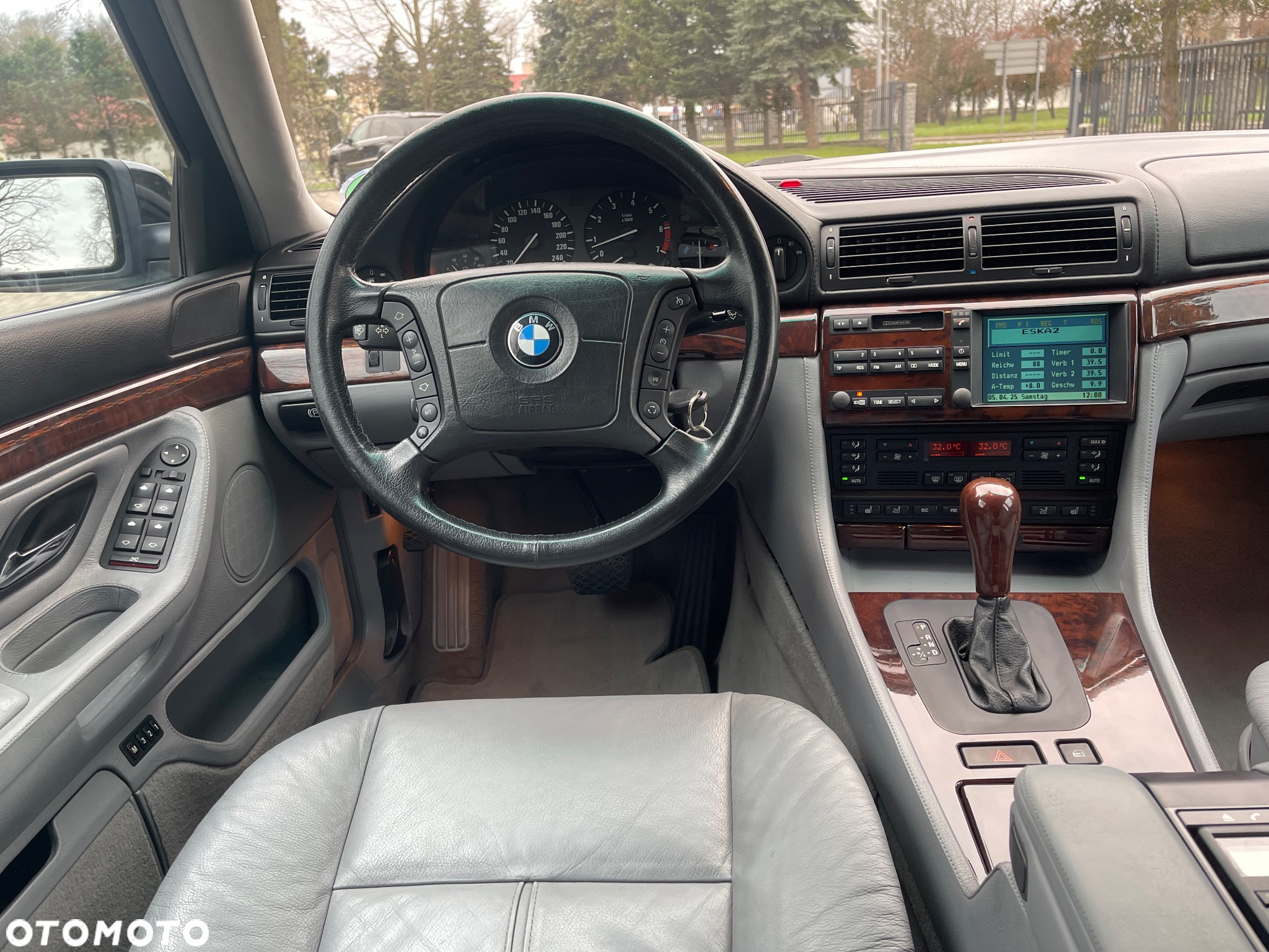 BMW Seria 7 750i - 9
