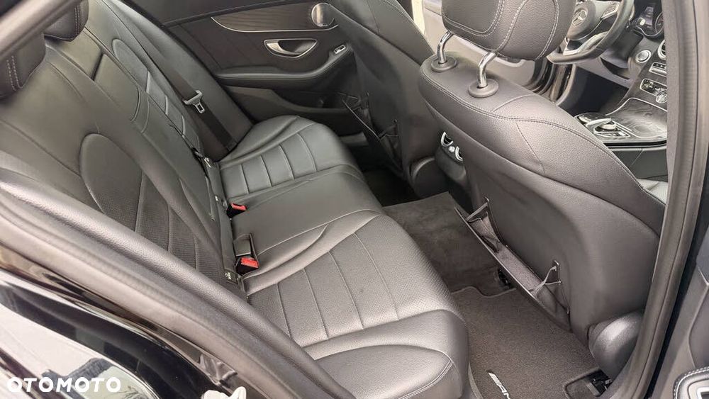Mercedes-Benz Klasa C 300 7G-TRONIC AMG Line - 12