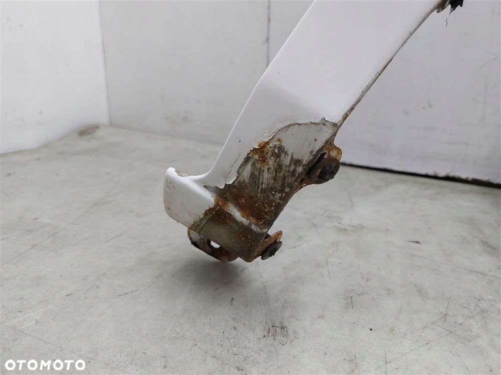 Błotnik przedni prawy Hyundai H200  1997-2000R BIAŁY - 5