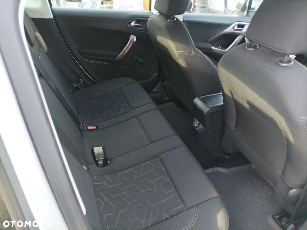 Peugeot 2008 PureTech 82 Urban Move - 23