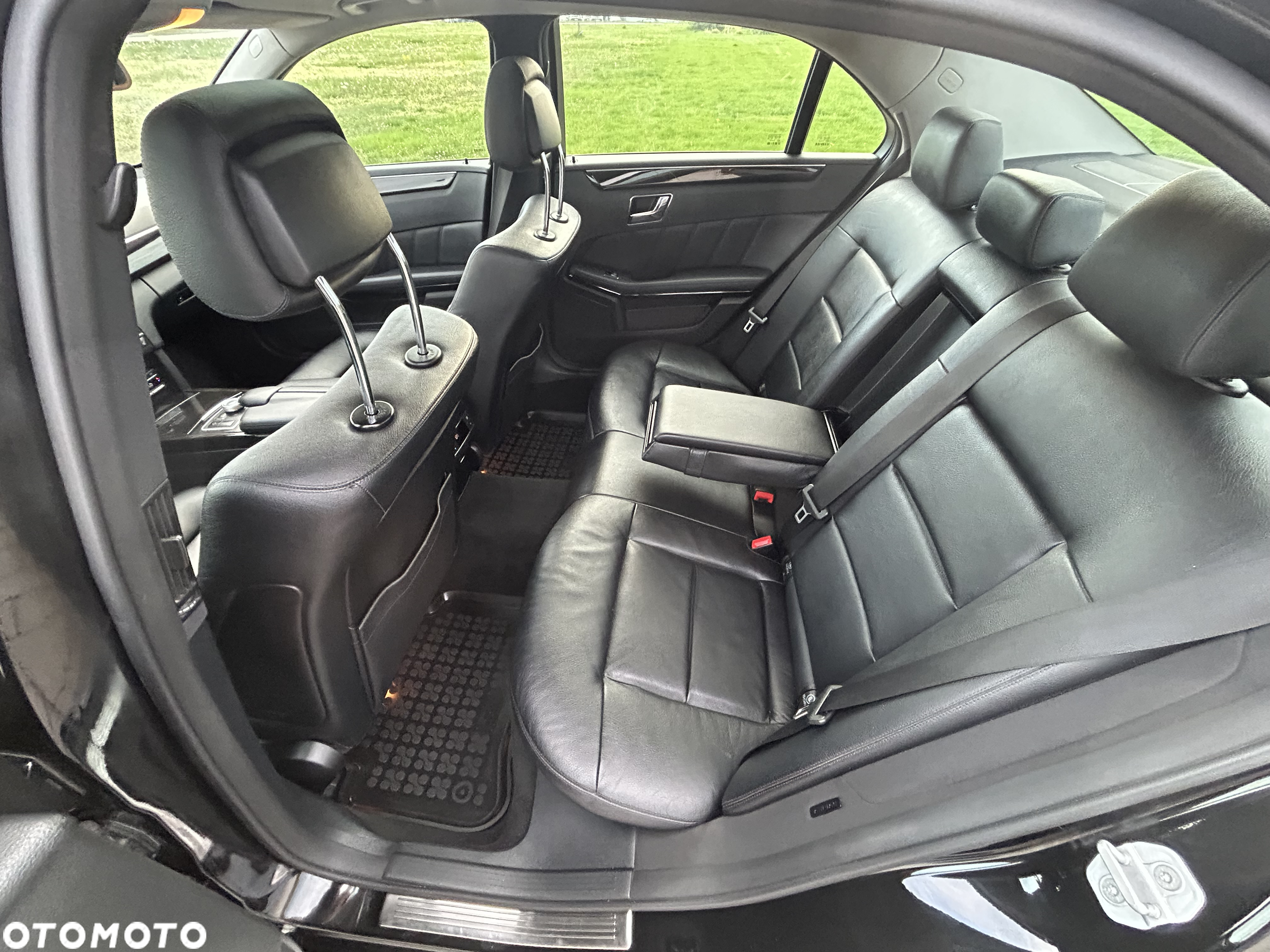 Mercedes-Benz Klasa E 350 CDI BlueEff Avantgarde - 28