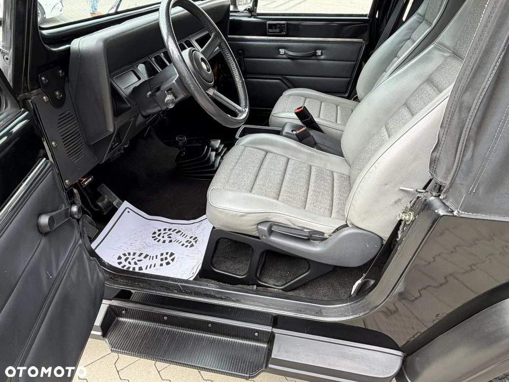 Jeep Wrangler - 23
